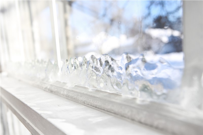 Frozen Windows with air leaks